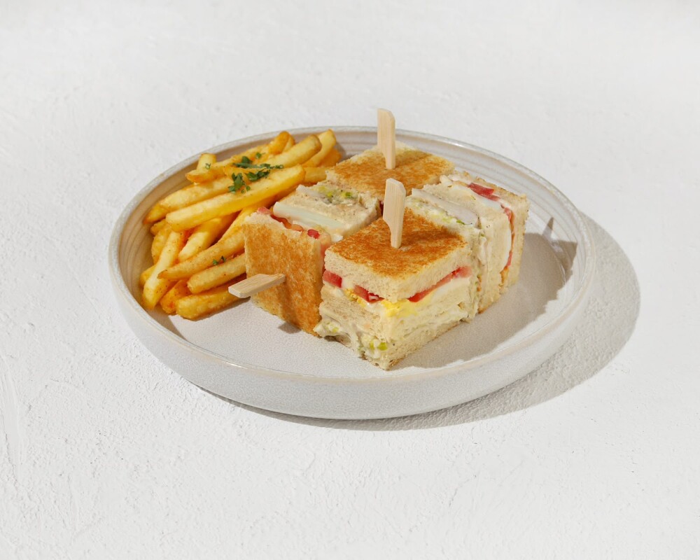 كلوب ساندوتش دجاج -Chicken Club Sandwich